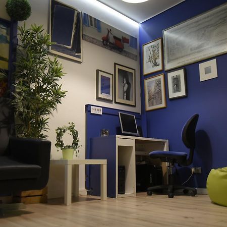 Gracia City Hostel บาร์เซโลนา ภายนอก รูปภาพ The library