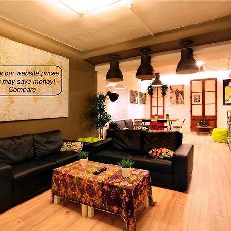 Gracia City Hostel บาร์เซโลนา ภายนอก รูปภาพ The interior of a typical hostel