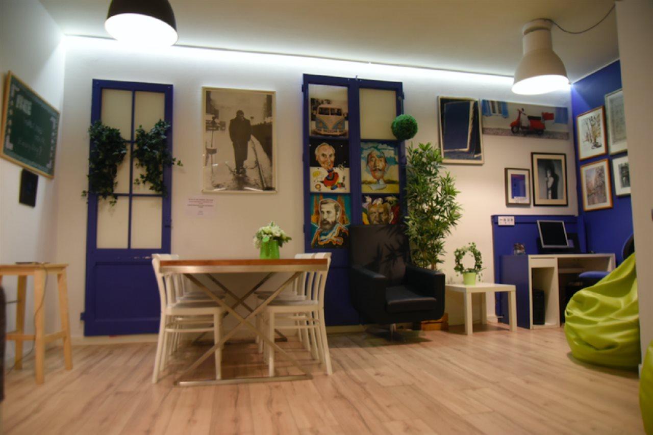 Gracia City Hostel บาร์เซโลนา ภายนอก รูปภาพ The library