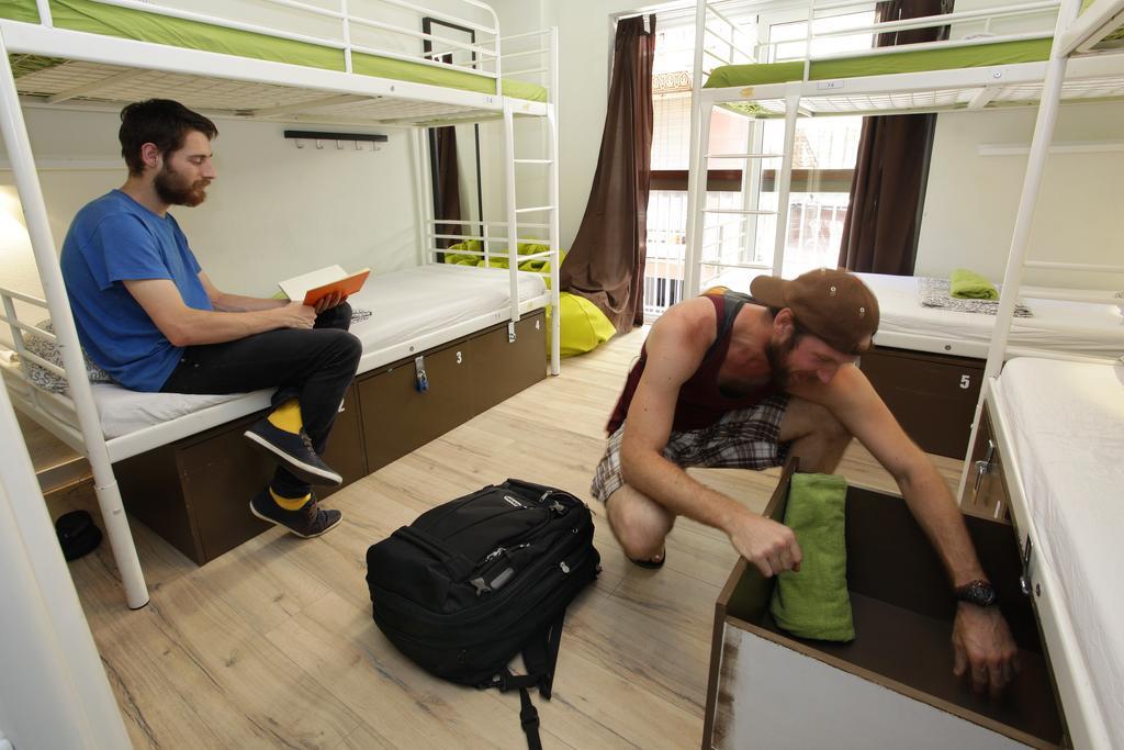 Gracia City Hostel บาร์เซโลนา ภายนอก รูปภาพ Hostel in Prague