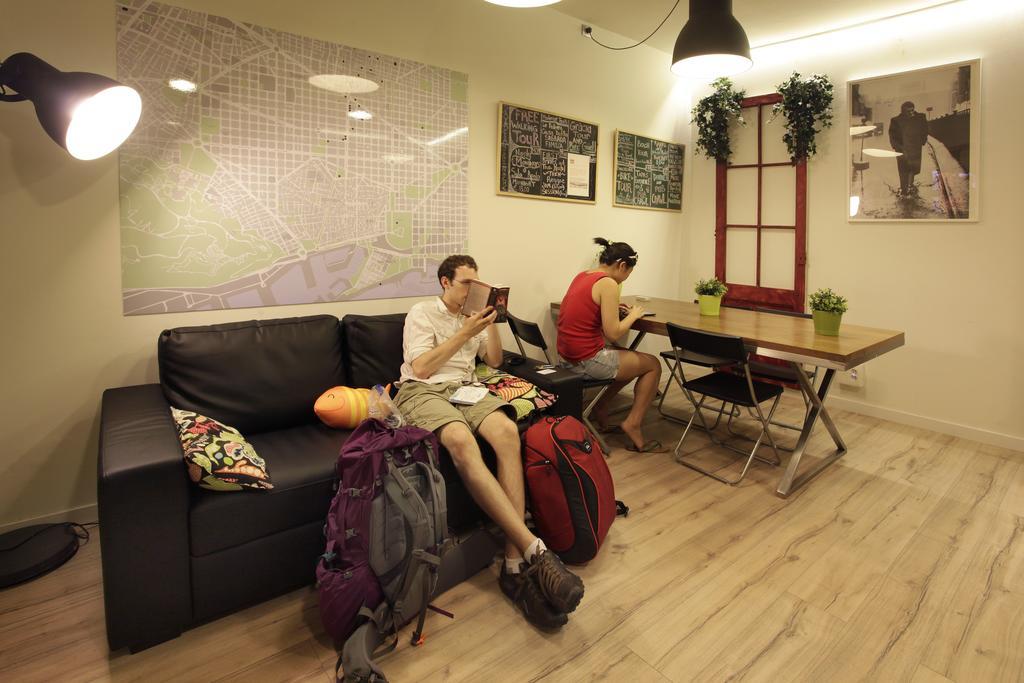 Gracia City Hostel บาร์เซโลนา ภายนอก รูปภาพ Hostel in Prague
