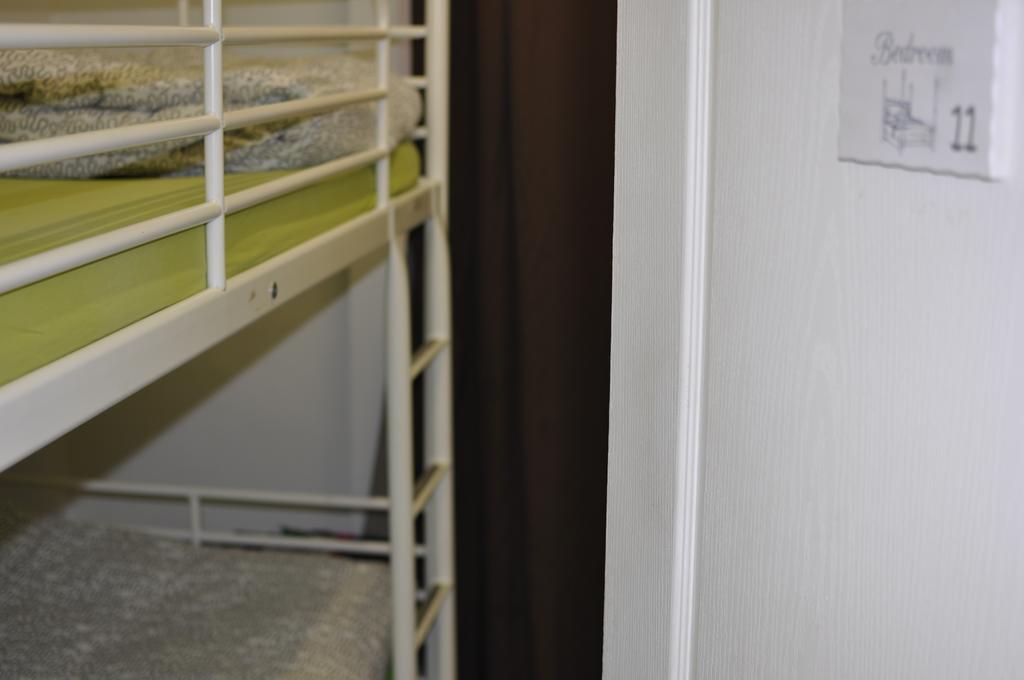 Gracia City Hostel บาร์เซโลนา ภายนอก รูปภาพ A typical cell at the prison