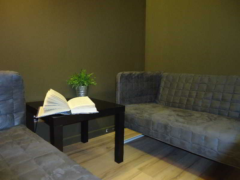 Gracia City Hostel บาร์เซโลนา ภายนอก รูปภาพ A room at the library