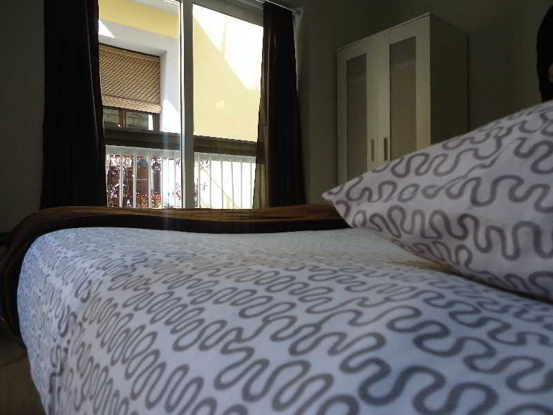 Gracia City Hostel บาร์เซโลนา ภายนอก รูปภาพ A bed
