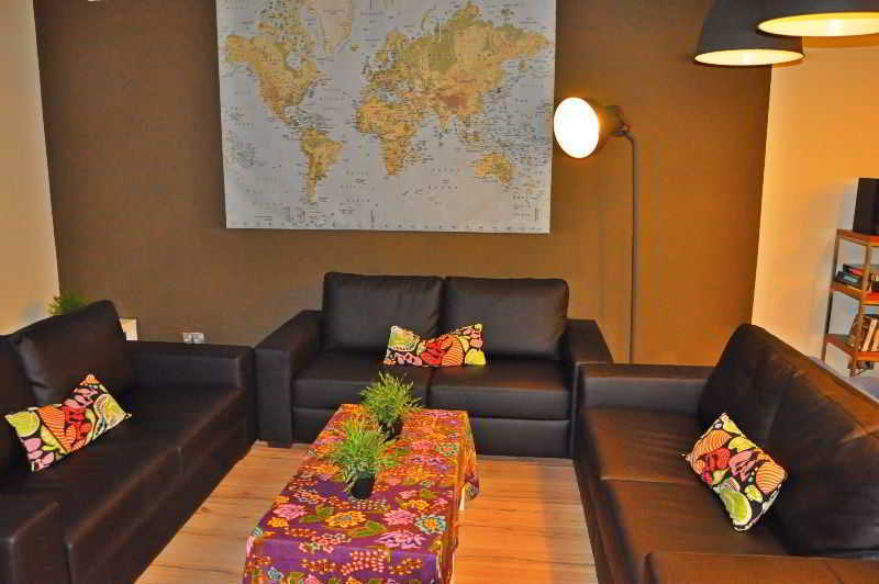 Gracia City Hostel บาร์เซโลนา ภายนอก รูปภาพ The common room at the hostel