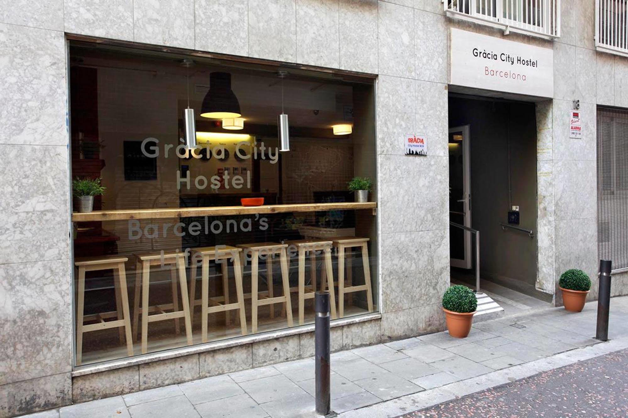 Gracia City Hostel บาร์เซโลนา ภายนอก รูปภาพ Hostel in Barcelona