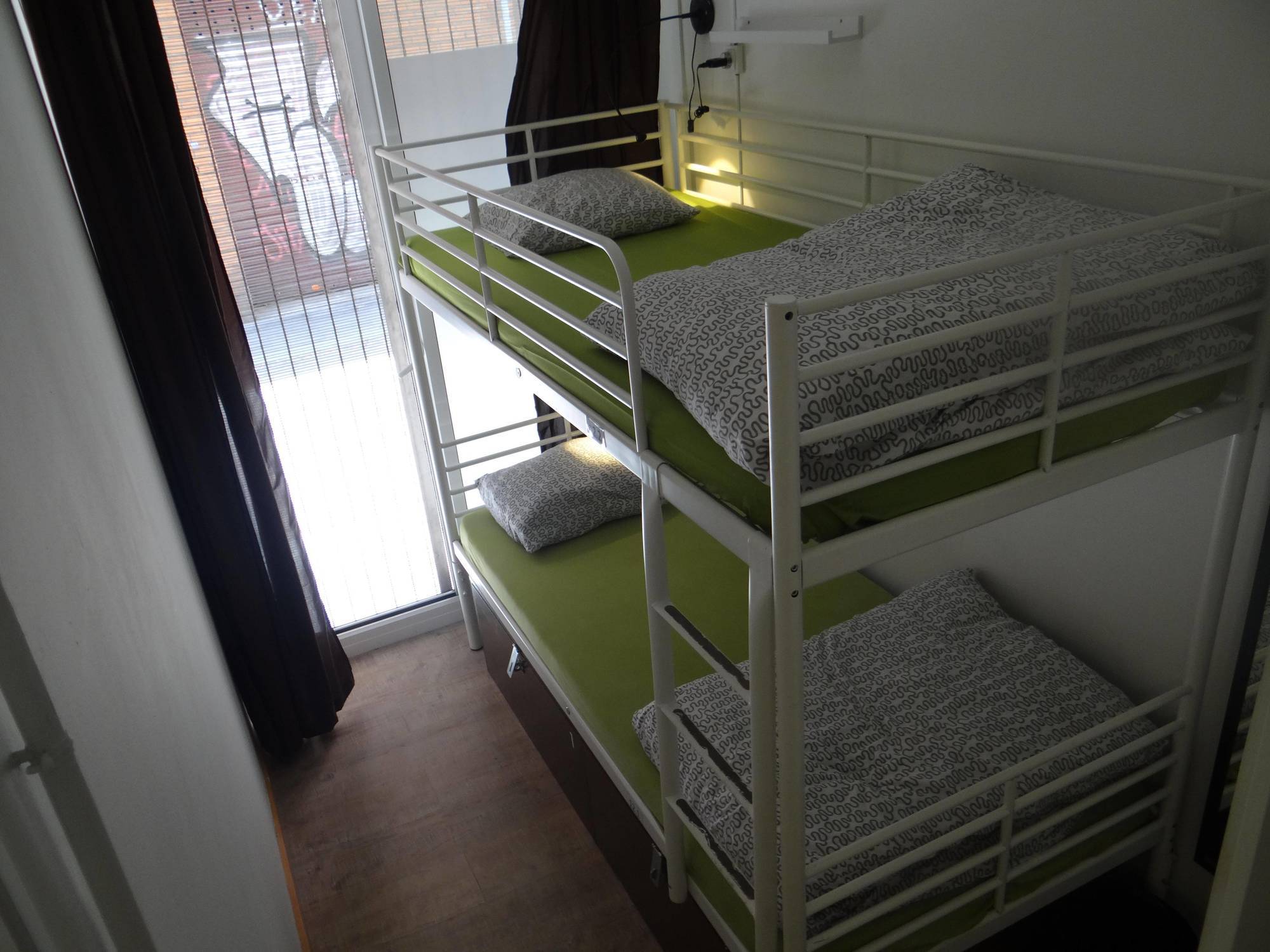 Gracia City Hostel บาร์เซโลนา ภายนอก รูปภาพ A bunk bed