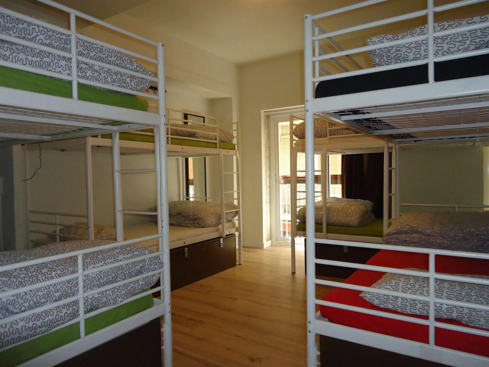 Gracia City Hostel บาร์เซโลนา ภายนอก รูปภาพ Hostel in Barcelona