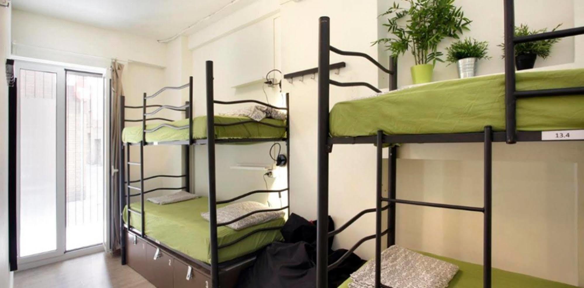 Gracia City Hostel บาร์เซโลนา ภายนอก รูปภาพ Hostel beds