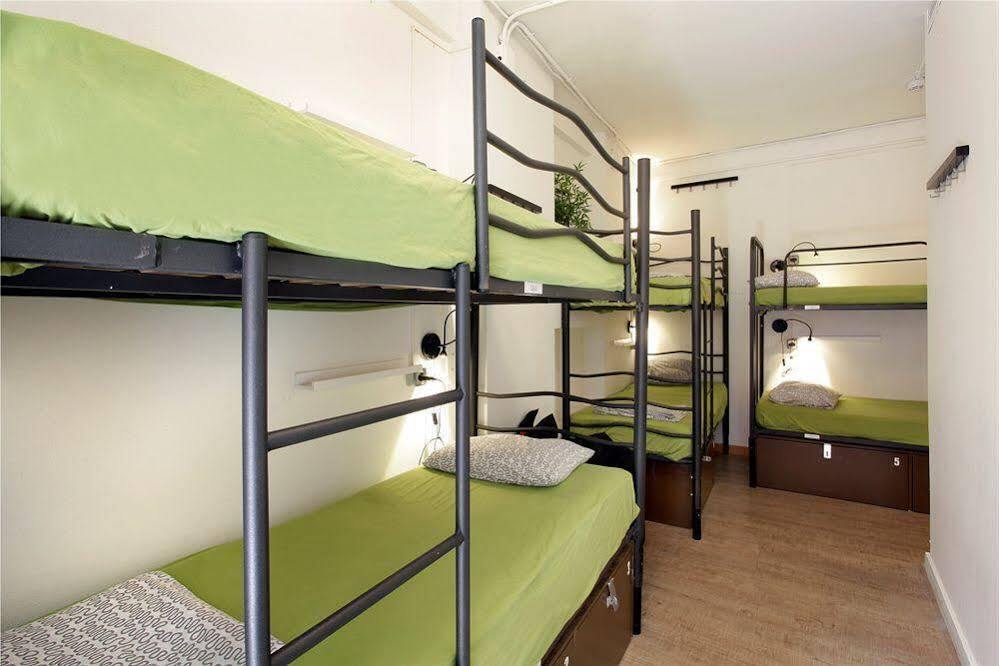 Gracia City Hostel บาร์เซโลนา ภายนอก รูปภาพ Hostel in Barcelona